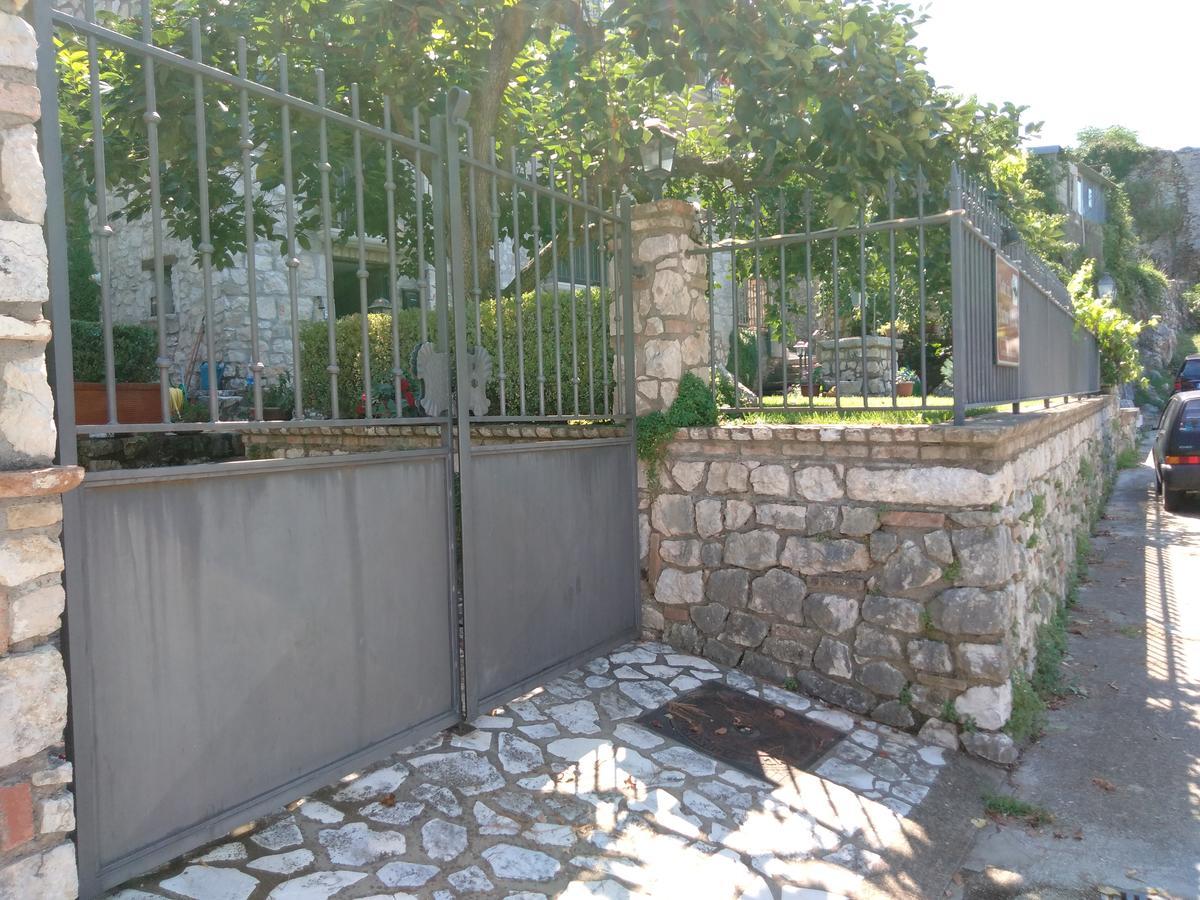 Casa Vacanze "Pietra Viva" Castelnuovo Parano Exterior photo